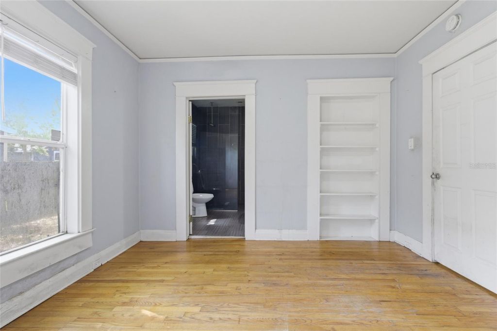 Image 10 of property listing at 917 E 26TH AVENUE, Tampa, FL 33605