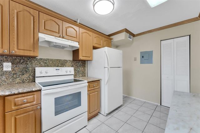 7725 SW 86th St A1-419, Miami, FL 33143