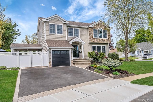 512 Heathcliff Drive, Seaford, NY 11783