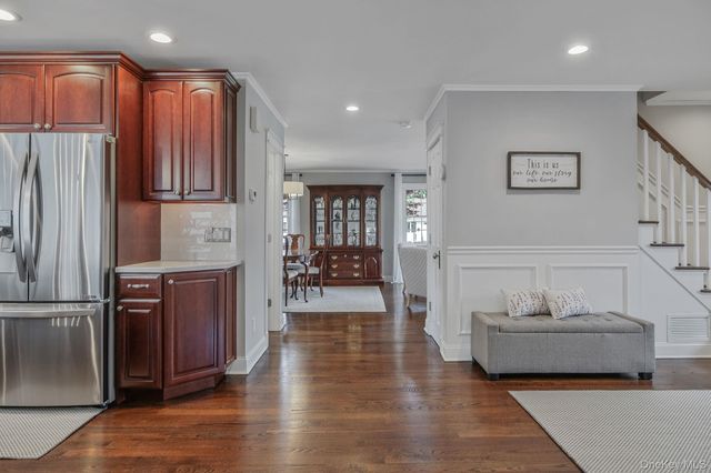 512 Heathcliff Drive, Seaford, NY 11783