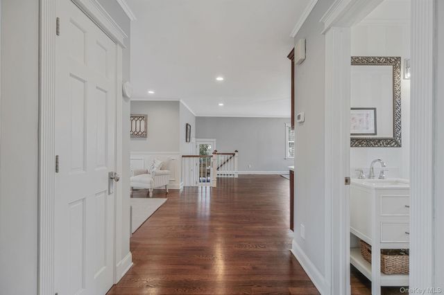 512 Heathcliff Drive, Seaford, NY 11783