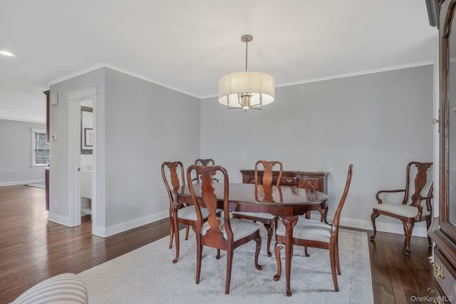 512 Heathcliff Drive, Seaford, NY 11783