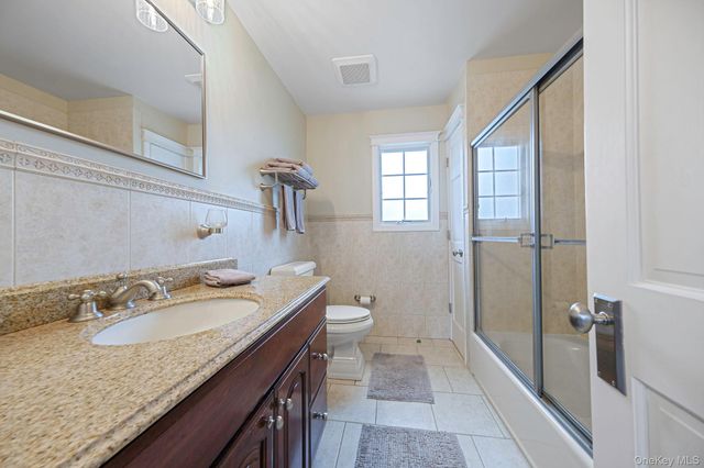 512 Heathcliff Drive, Seaford, NY 11783