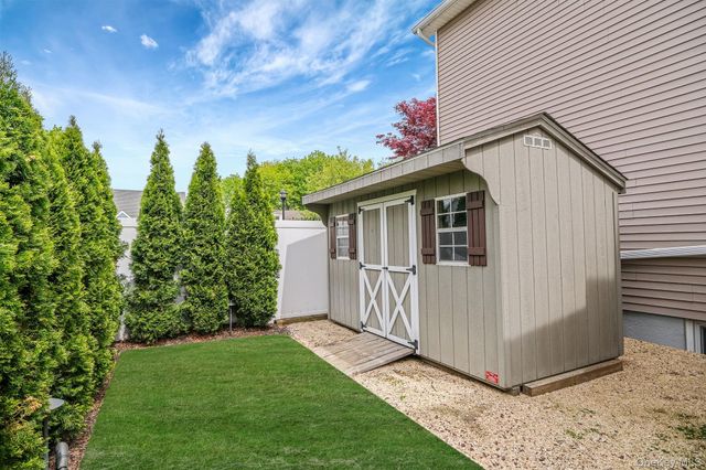 512 Heathcliff Drive, Seaford, NY 11783