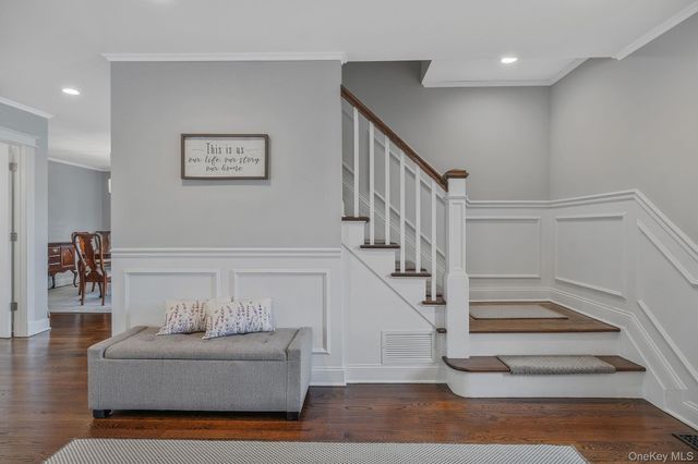 512 Heathcliff Drive, Seaford, NY 11783
