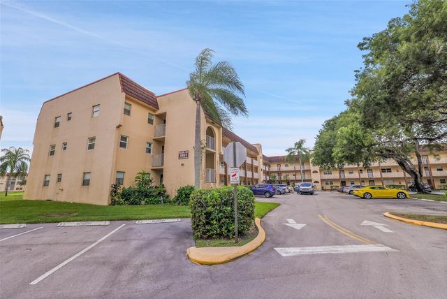 8861 Sunrise Lakes Blvd 305, Sunrise, FL 33322
