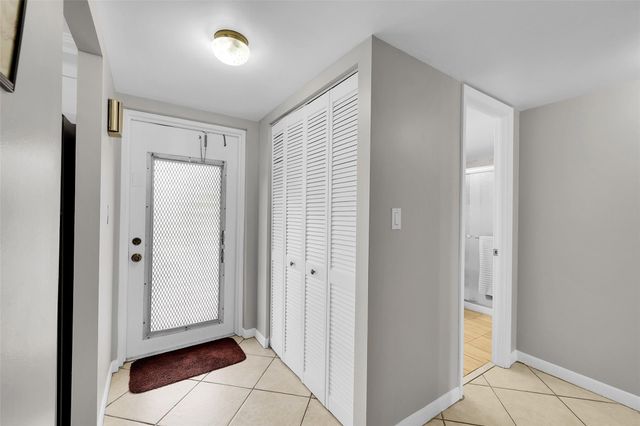 8861 Sunrise Lakes Blvd 305, Sunrise, FL 33322