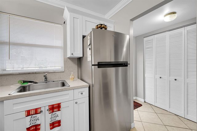 8861 Sunrise Lakes Blvd 305, Sunrise, FL 33322