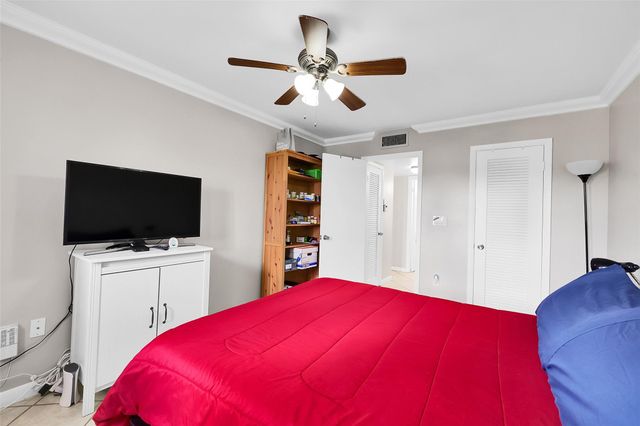 8861 Sunrise Lakes Blvd 305, Sunrise, FL 33322