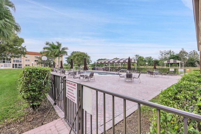 8861 Sunrise Lakes Blvd 305, Sunrise, FL 33322