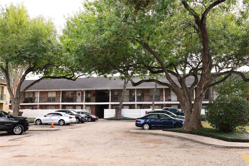 14333 Memorial Drive 64, Houston, TX 77079