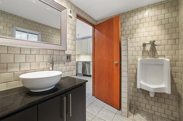 4601 State Line Road, Kansas City, MO 64112