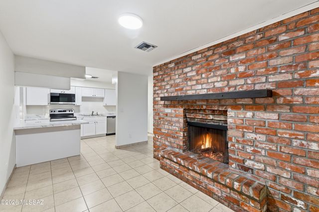 925 E Vía Velitas, Tucson, AZ 85718