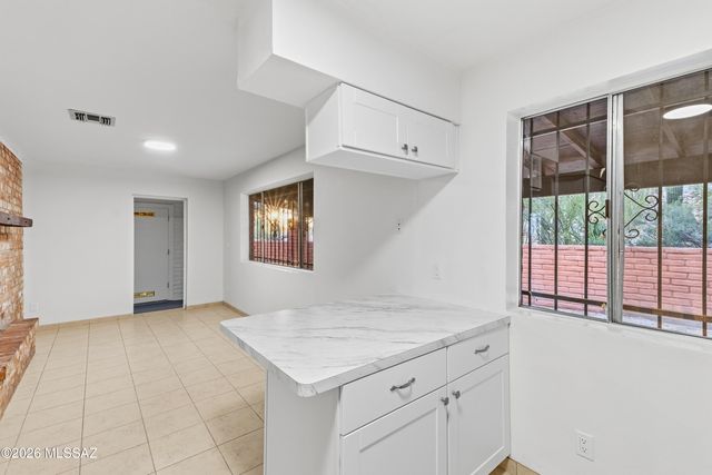 925 E Vía Velitas, Tucson, AZ 85718
