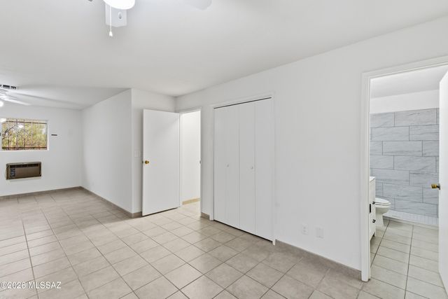 925 E Vía Velitas, Tucson, AZ 85718