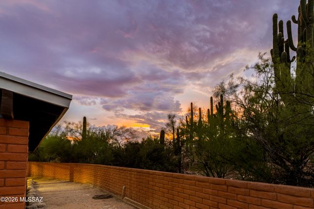 925 E Vía Velitas, Tucson, AZ 85718
