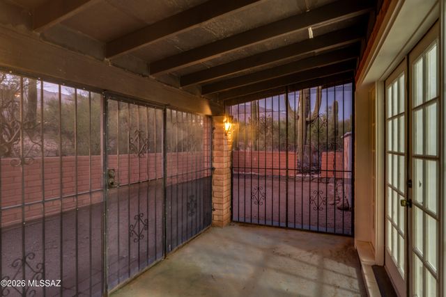 925 E Vía Velitas, Tucson, AZ 85718