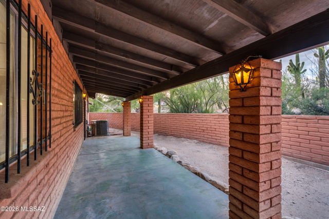 925 E Vía Velitas, Tucson, AZ 85718