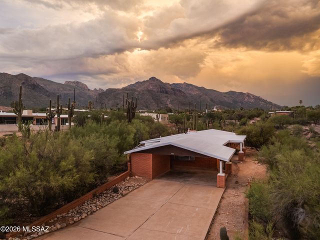 925 E Vía Velitas, Tucson, AZ 85718