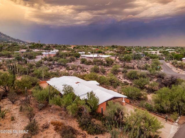 925 E Vía Velitas, Tucson, AZ 85718