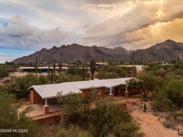 925 E Vía Velitas, Tucson, AZ 85718