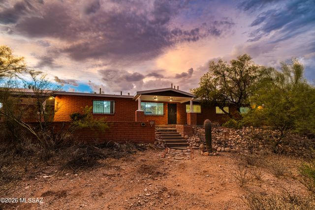 925 E Vía Velitas, Tucson, AZ 85718