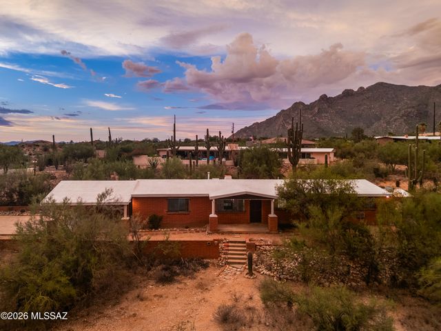 925 E Vía Velitas, Tucson, AZ 85718