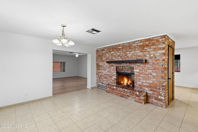 925 E Vía Velitas, Tucson, AZ 85718
