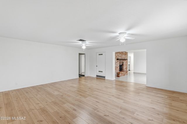925 E Vía Velitas, Tucson, AZ 85718