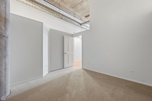 1934 N Washtenaw Avenue 207, Chicago, IL 60647