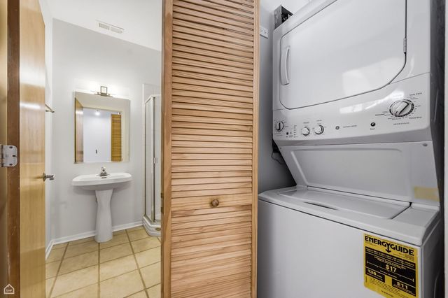 1934 N Washtenaw Avenue 207, Chicago, IL 60647