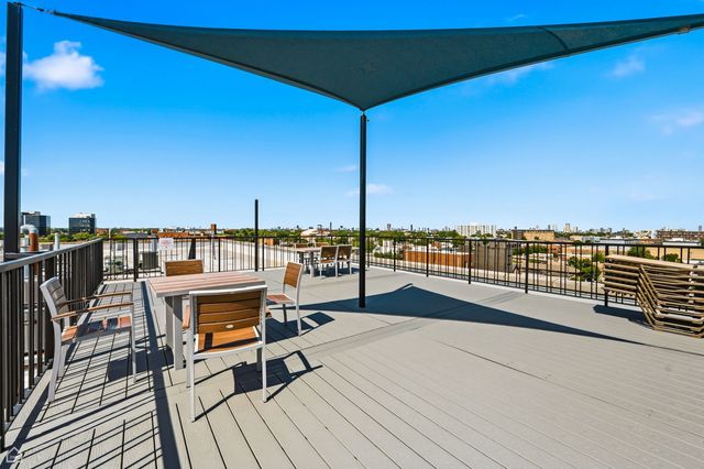 1934 N Washtenaw Avenue 207, Chicago, IL 60647