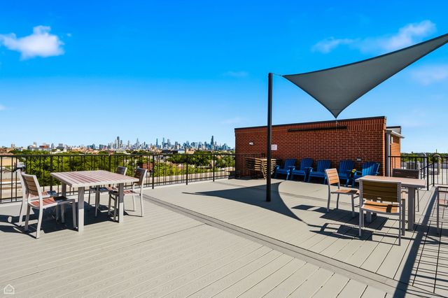 1934 N Washtenaw Avenue 207, Chicago, IL 60647