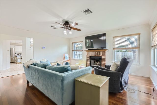 500 Hawthorne LN, Round Rock, TX 78664