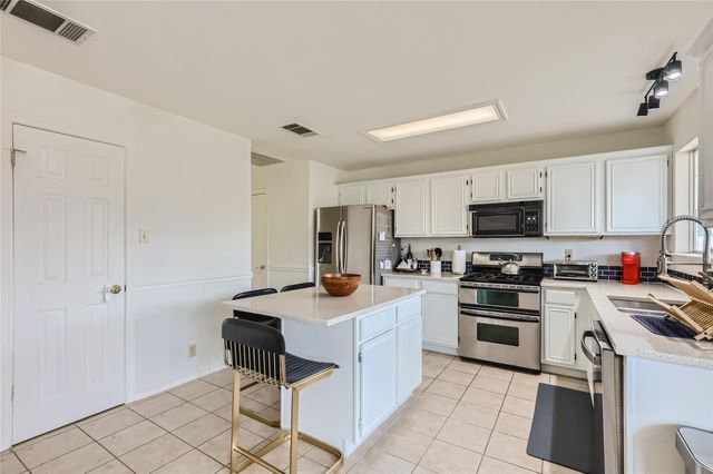 500 Hawthorne LN, Round Rock, TX 78664