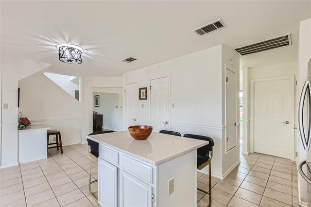 500 Hawthorne LN, Round Rock, TX 78664