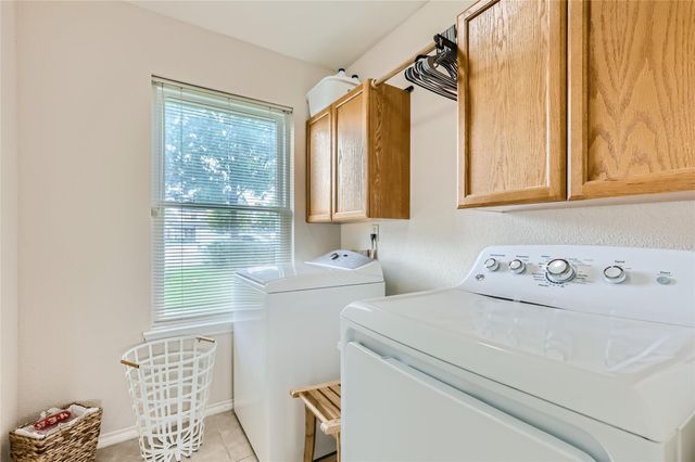 500 Hawthorne LN, Round Rock, TX 78664