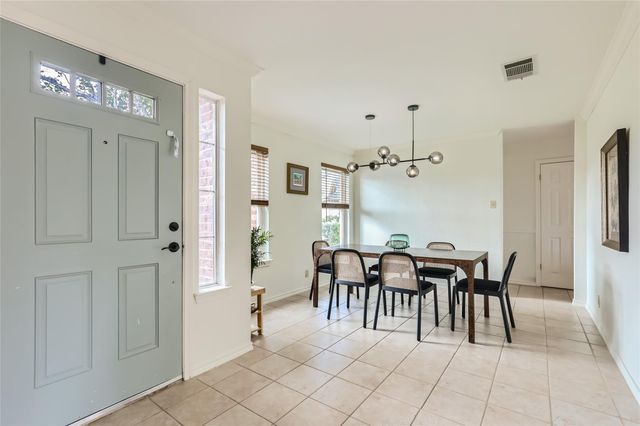 500 Hawthorne LN, Round Rock, TX 78664