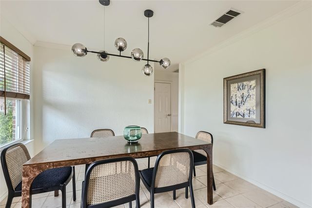 500 Hawthorne LN, Round Rock, TX 78664