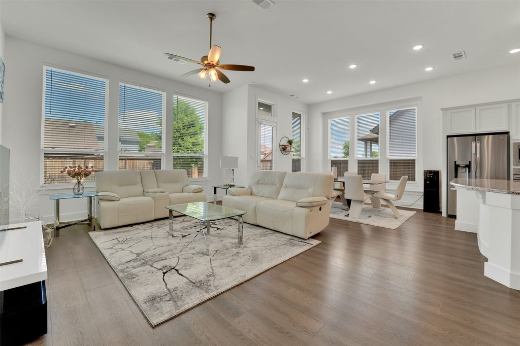 1824 Leo Drive, Van Alstyne, TX 75495