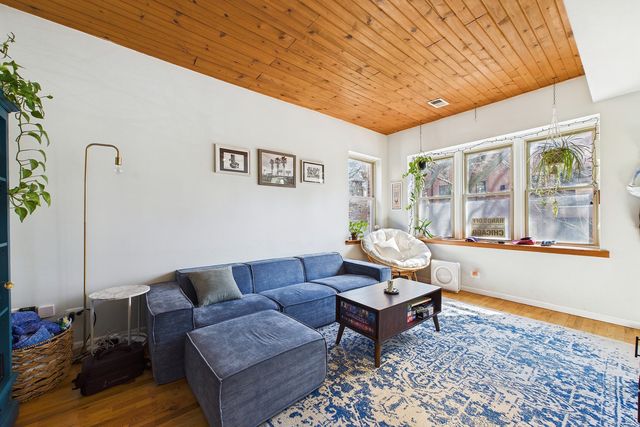 2330 W Palmer Street, Chicago, IL 60647