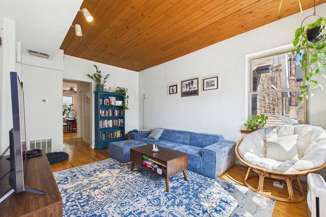 2330 W Palmer Street, Chicago, IL 60647