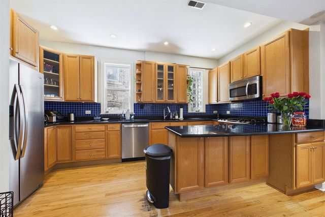 2330 W Palmer Street, Chicago, IL 60647
