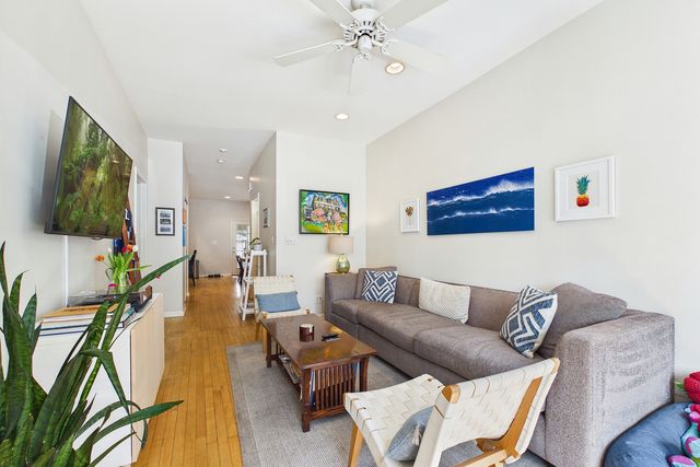 2330 W Palmer Street, Chicago, IL 60647