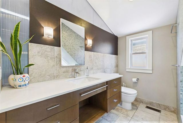 2330 W Palmer Street, Chicago, IL 60647