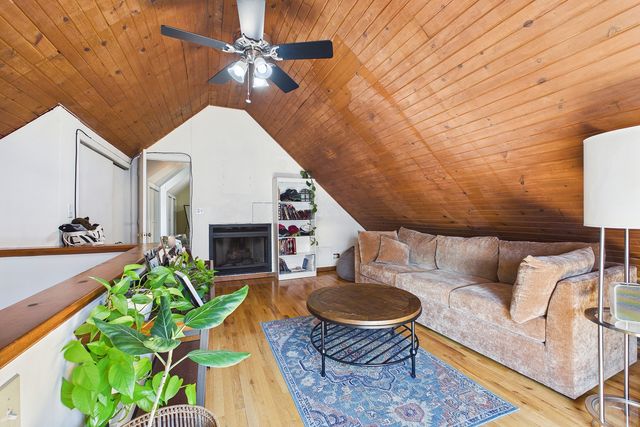 2330 W Palmer Street, Chicago, IL 60647