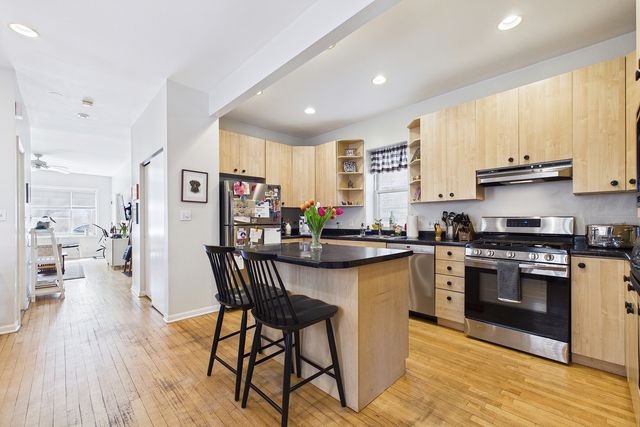 2330 W Palmer Street, Chicago, IL 60647