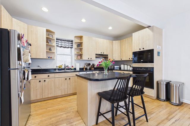 2330 W Palmer Street, Chicago, IL 60647