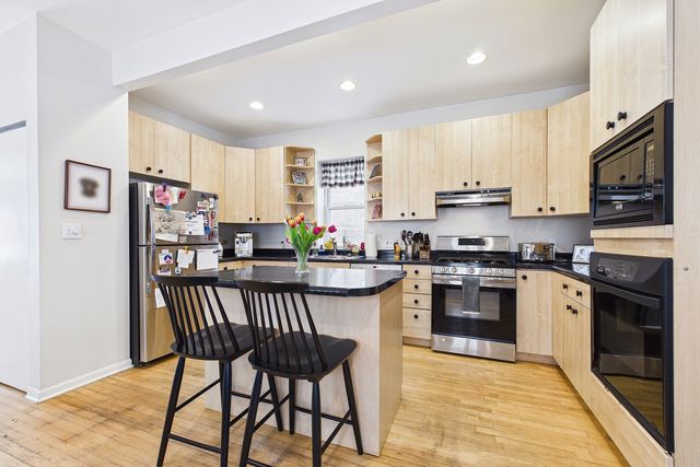 2330 W Palmer Street, Chicago, IL 60647