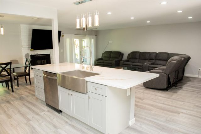 2206 Idaho Ave, Stockton, CA 95204